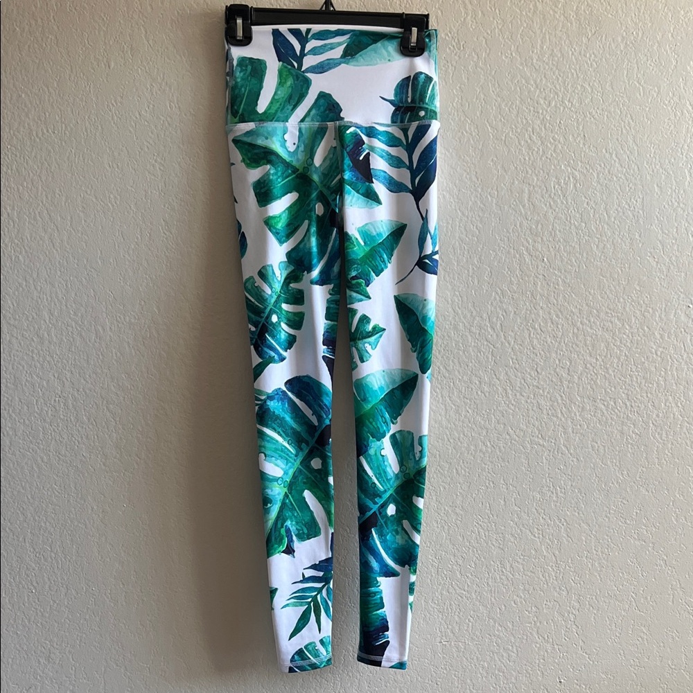 NWOT Mika Yoga Wear Palm Leaves Tropical Print Leggings in Size S/M